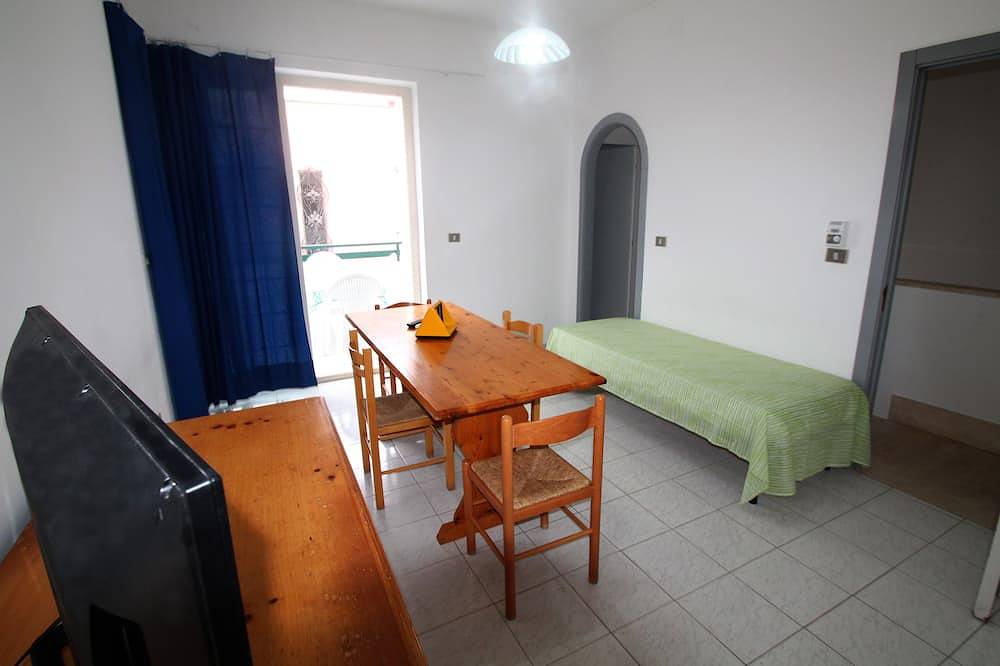 Apartamento entero, Baia Verde, apartamento en villa a 100 metros de las playas de arena. in Baia Verde, Golfo de Tarento