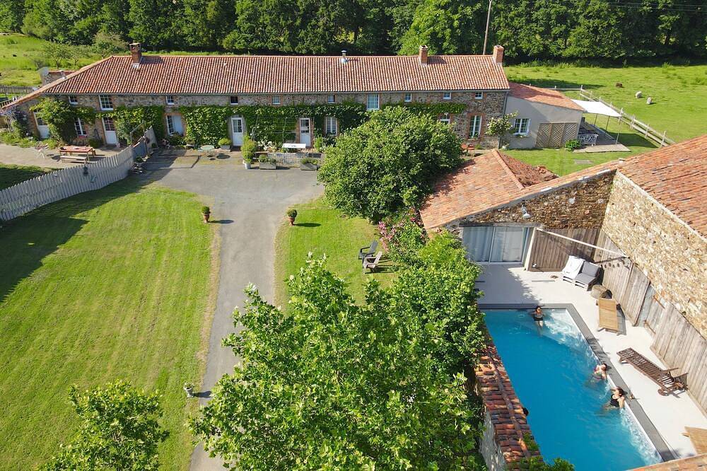 La Maison de Coutil, 4 pers Gîtes de l'Etang des noues, piscine campagne chevaux in Cholet, Région de Cholet