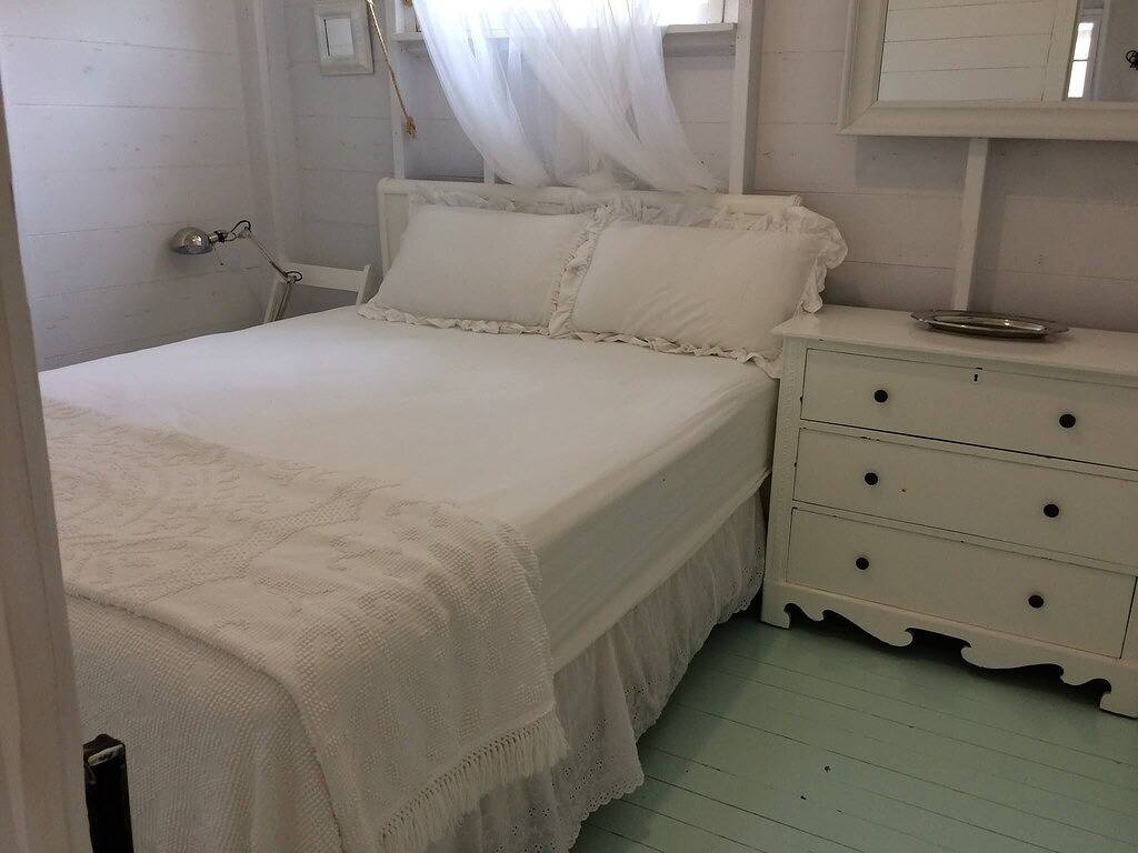 Cozy, clean, newly renovated two bedroom cottage on the waterfront. in Sauble Beach, Tobermory (Ontario)