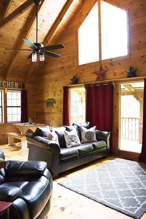 Chalet for 6 people, with hot tub and terrace in Great Smoky Mountains National Park