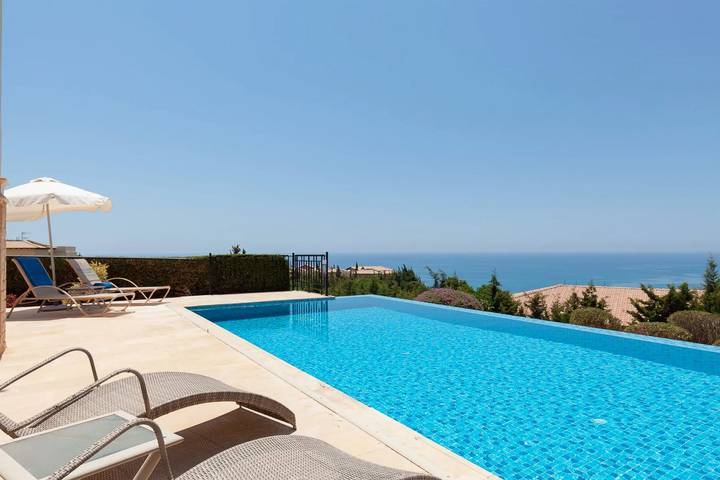 Villa for 6 people, with Ocean view and Garden as well as Pool in Aphrodite Hills