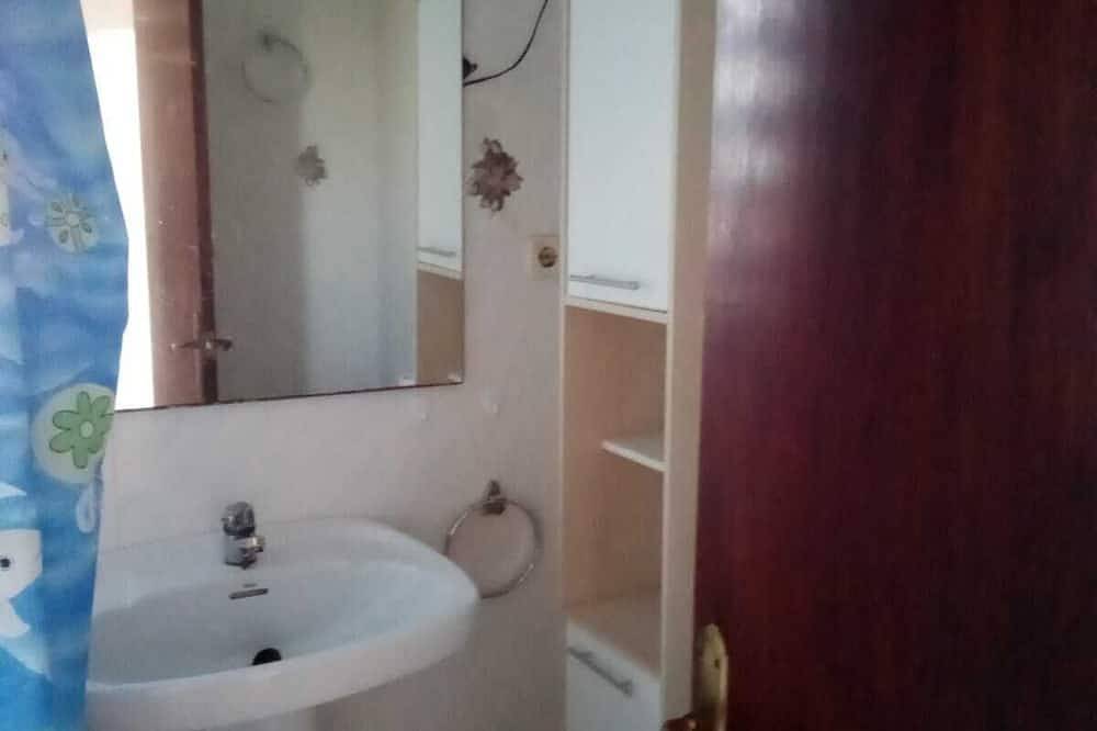 Ganze Wohnung, Apartment sea view 2 bedrooms large terrace 400m from the beach Cau del Llop in Llanca, Naturpark Cap de Creus