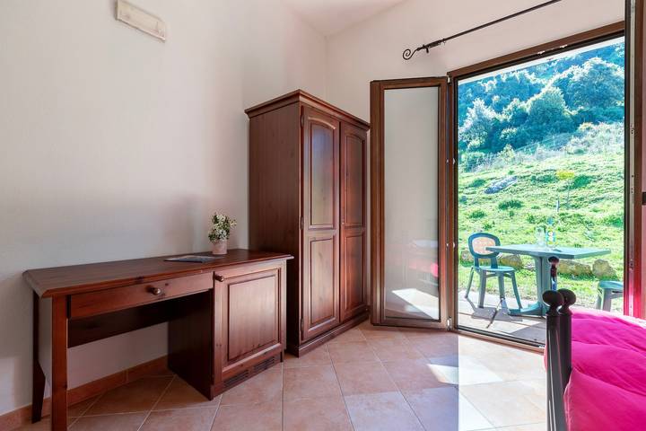 Appartamento intero, Camera Matrimoniale con Piscina, Vista Montagna, Piscina in Comune e Aria Condizionata in Tergu, Provincia di Sassari