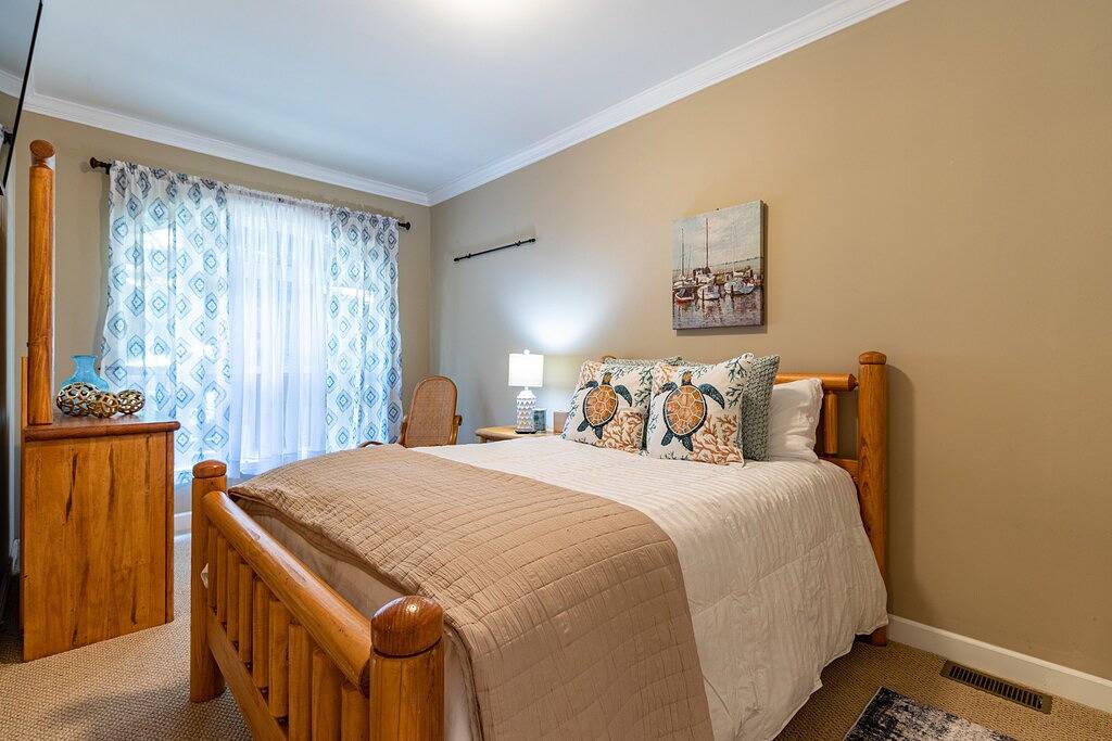 Ganze Wohnung, Mountain Condo mit spektakulärer Aussicht auf Toxaway Falls in Lake Toxaway