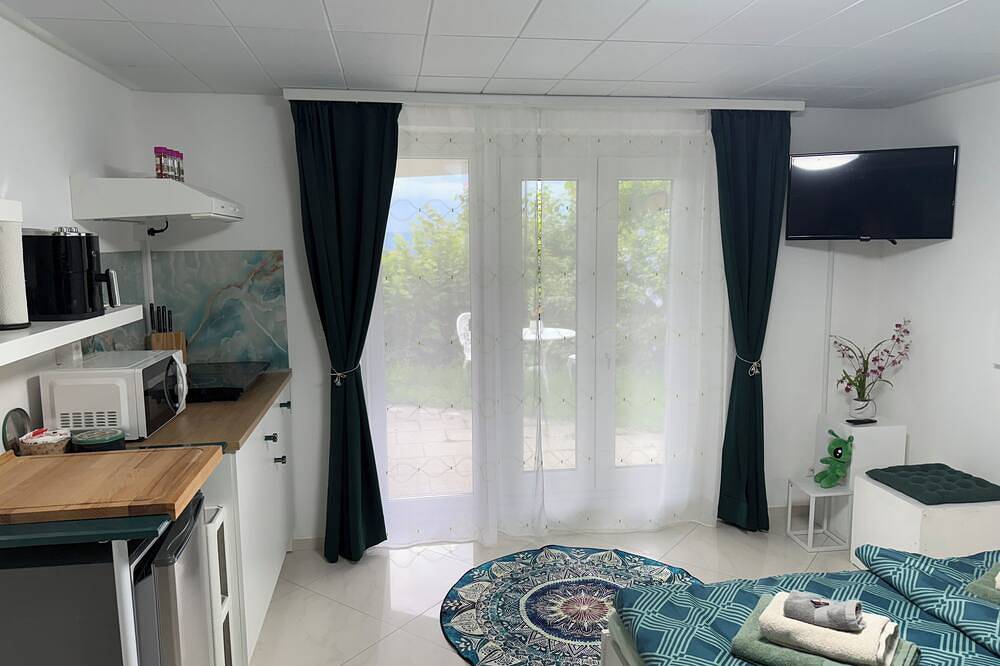 Ganze Wohnung, Romantisches Studio inmitten von Weinbergen Ii in Laufen-Uhwiesen, Kanton Zürich