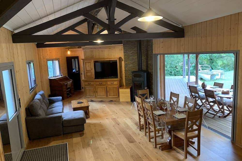 Wooden villa in the heart of nature + heated pool + spa + ocean pools in Soulac in Le Verdon-sur-Mer, Regionaler Naturpark Médoc