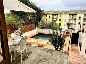 Gîte pour 4 personnes, avec terrasse ainsi que piscine et vue dans Gare De Bastia