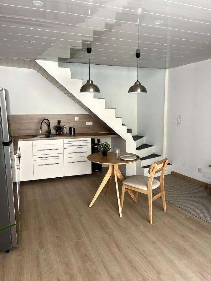 Appartement entier, Jungle room in La Tour-d'Aigues, Parc naturel régional du Luberon
