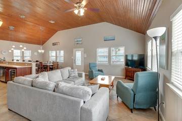 Vacation Rental for 14 Guests in Port Aransas, Mustang Island, Picture 3