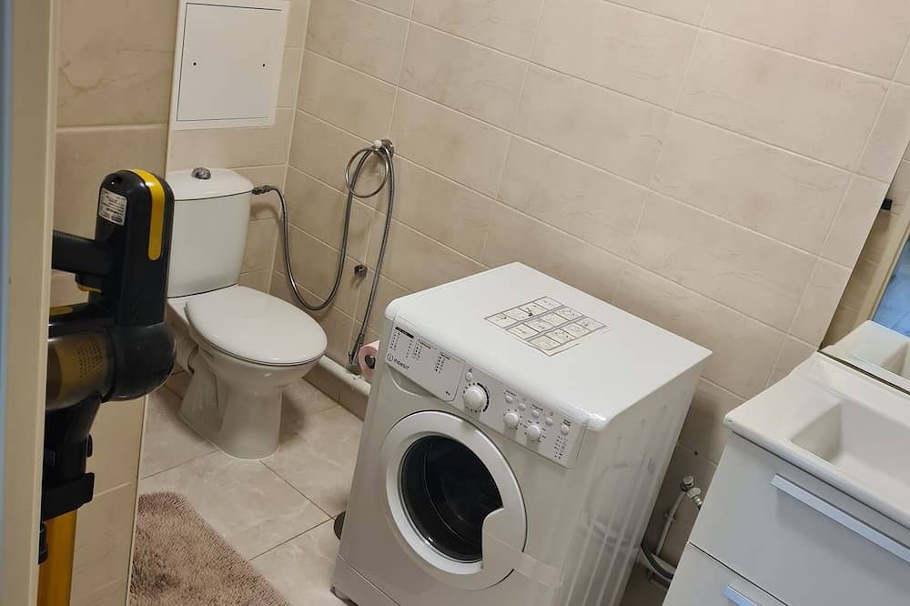 Entire apartment, Cosy 2-bedroom apartment, parking available and 20 minutes by train from central Paris. in Le Blanc-Mesnil, Seine-Saint-Denis