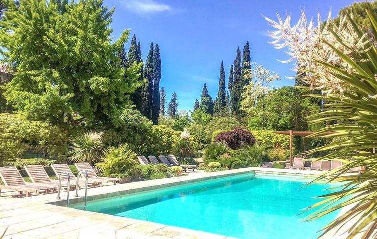 Location de vacances pour 2 personnes, avec piscine et jardin à Thézan-des-Corbières