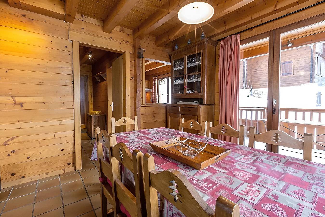 3*, 10 pers, 4 chambres, chalet, pistes 500 m, vue montagne in La Clusaz, Région d'Annecy
