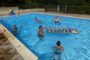 Maison de campagne pour 6 personnes, avec jardin ainsi que piscine et terrasse à Puy-l'Évêque