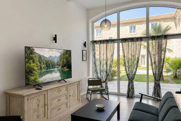 Appartement entier, Domaine de la Condamine – appartements avec piscine près de Béziers in Sauvian, Côte méditerranéenne (France)