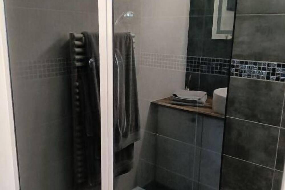 Maison d une Chambre Pour 2 Personnes - Chambre D'hôtes in Saint-Antonin-Noble-Val, Massif Central