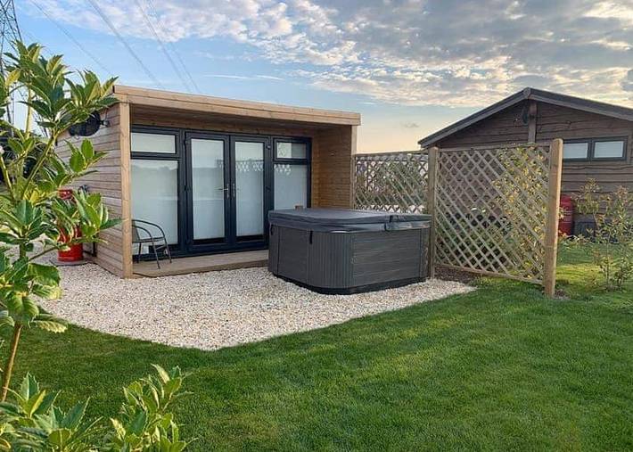 Camping for 2 people, with garden and terrace as well as view, with pets in Yorkshire