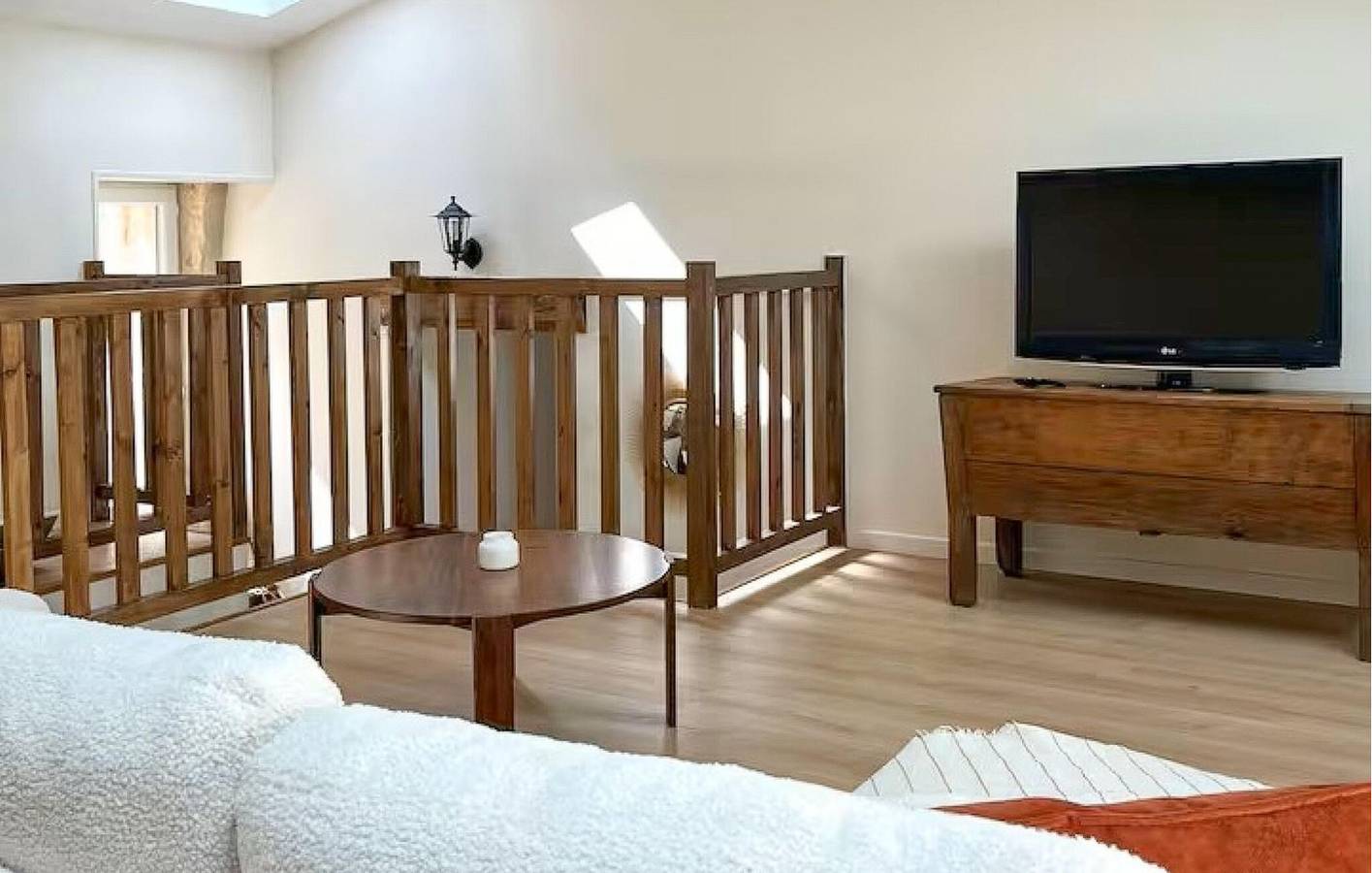 Charmant appartement de 2 chambres avec jardin, à proximité du centre de Nanteuil-en-Vallée in Nanteuil-en-Vallée, Charente