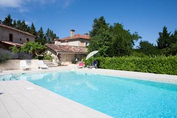Gîte pour 3 personnes, avec terrasse ainsi que jardin et piscine à Cadalen