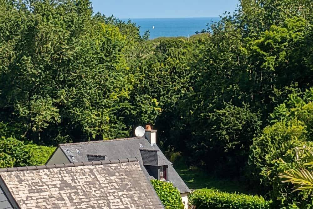 Appartement entier, Appartement 34m2 gde terrasse vue mer 2km plages gr34. Cotes de granit  rose in Trélévern, Côte de Granit Rose