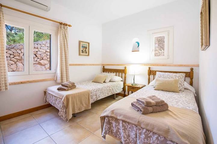 Villa Avec Vue Sur Mer, Acces Direct A La Mer, Piscine, Situation Exceptionnelle in Port d'Andratx, Andratx