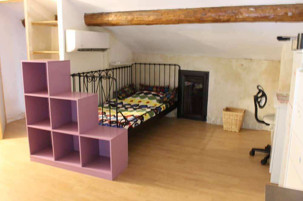 Townhouse in the Upper Town in Vaison-la-Romaine, Parc naturel régional du Mont-Ventoux