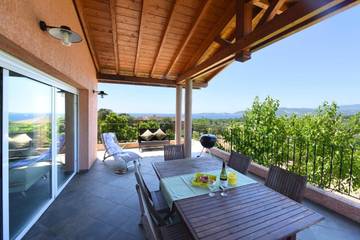 Gîte pour 6 personnes, avec vue et terrasse, animaux acceptés dans Plage de Tenutella