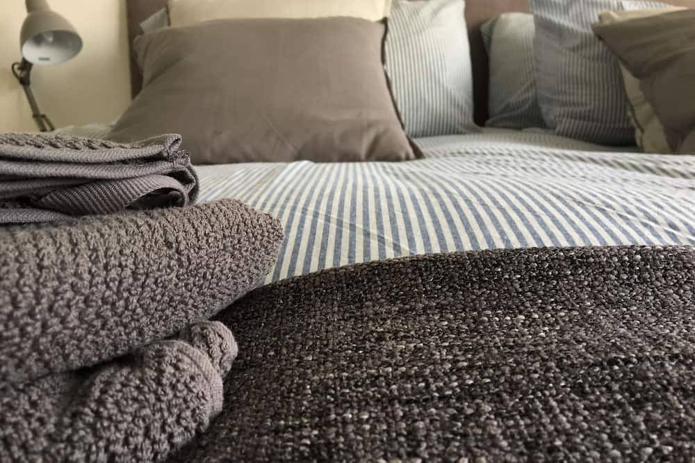 Entire apartment, Stunning Beachfront Apartment on Ferring beach in Ferring, West Sussex