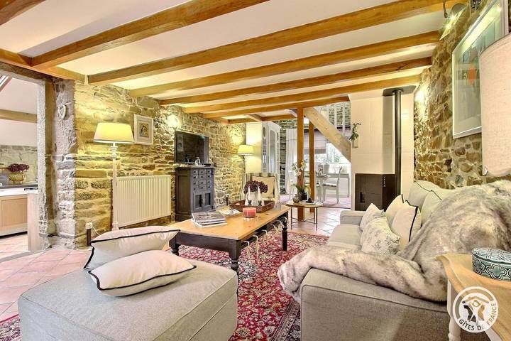 Gîte for 2 people, with yard and terrace as well as pool in France
