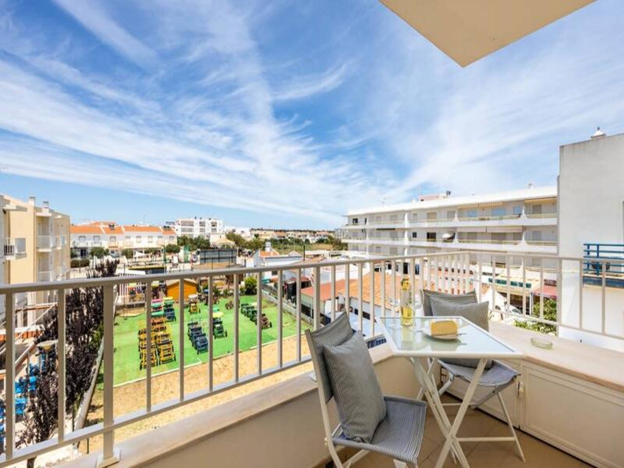 Apartamento inteiro, Apartamento de férias para 4 pessoas com varanda in Altura, Distrito de Faro