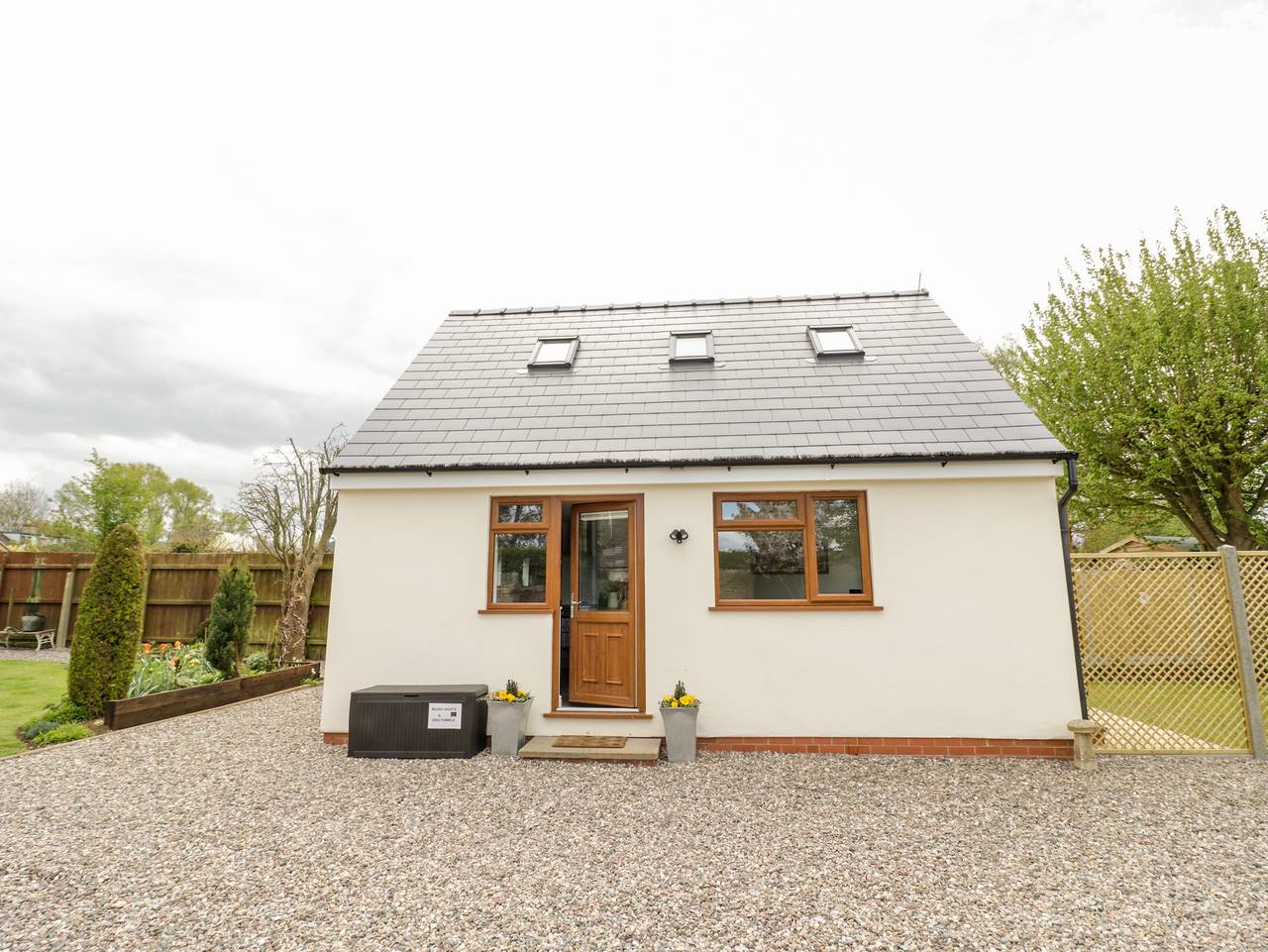 Log Cabin for 2 People in The Cotswolds, Midlands