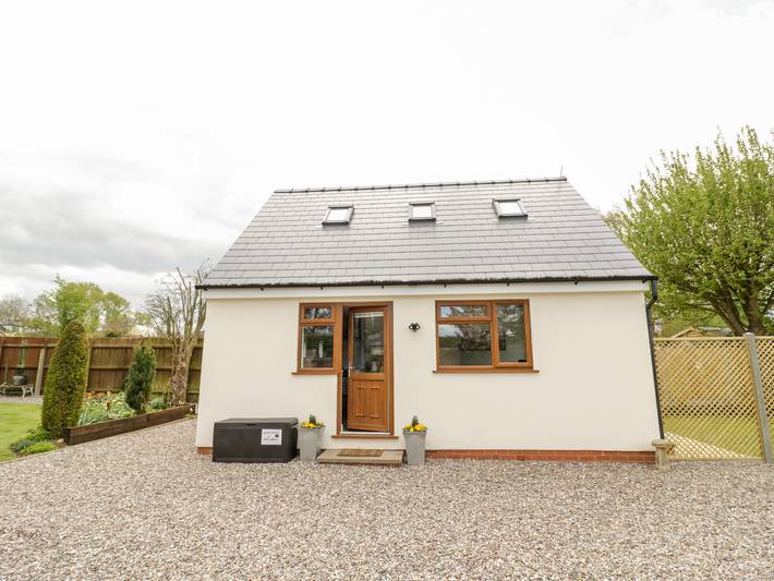 Cottage for 2 people, with garden, with pets in Worcestershire