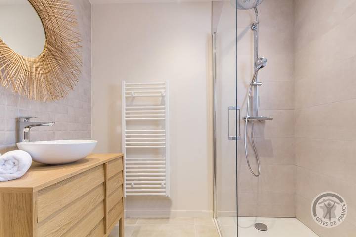 Gîte pour 4 personnes, avec terrasse et jardin à Portbail - 4