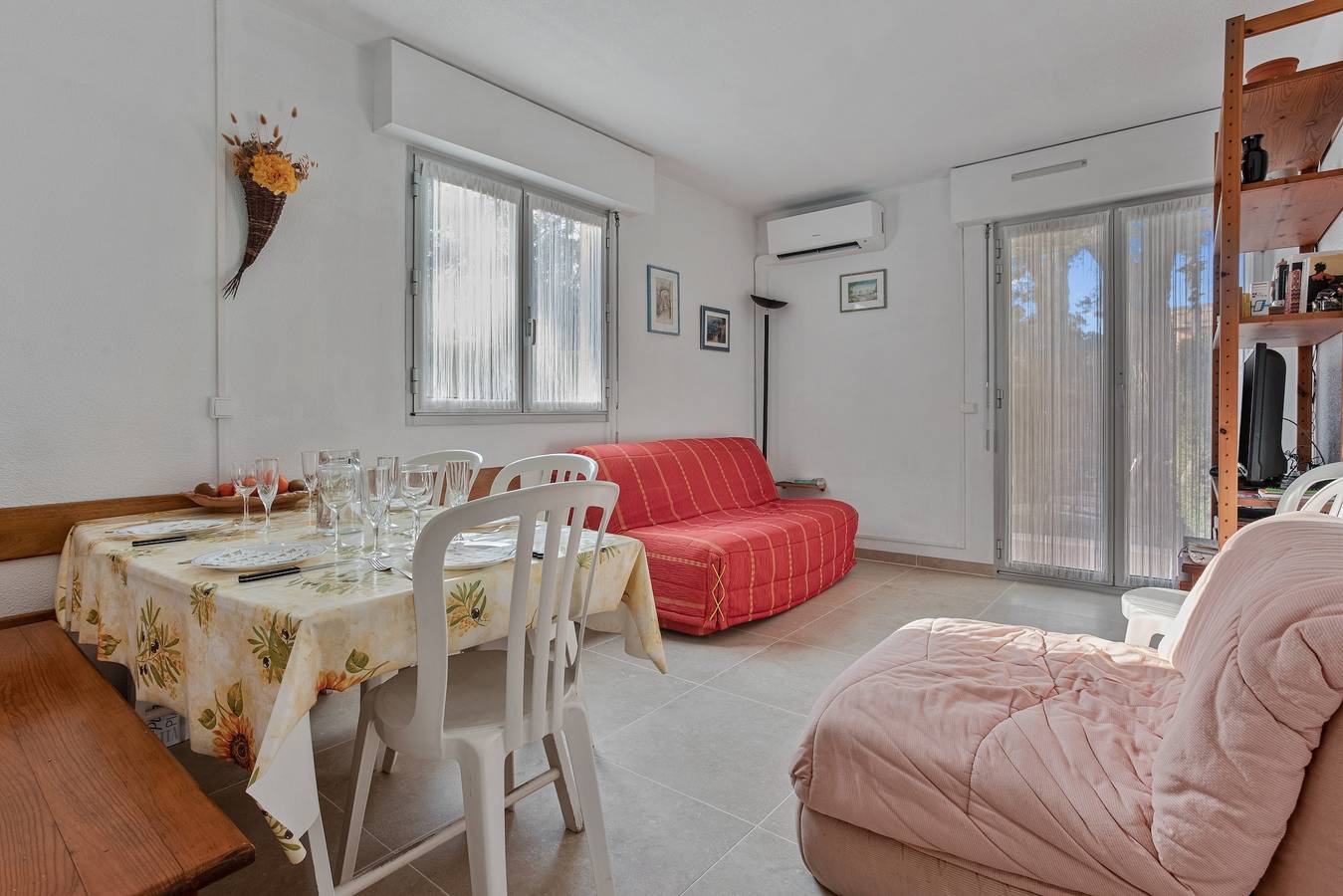 Geheel appartement, Appartement 'Estivales 2' met privéterras en eigen tuin in Boulouris, Saint-Raphaël