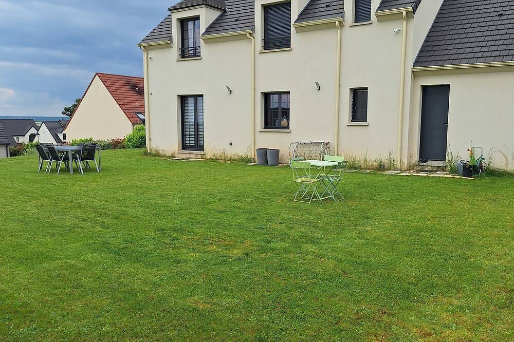 Family home. Close to golf courses, 20 minutes from Versailles. in Saint-Germain-de-la-Grange, Yvelines