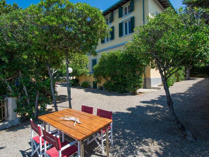 Villa per 9 persone, con terrazza, con animali domestici a Livorno