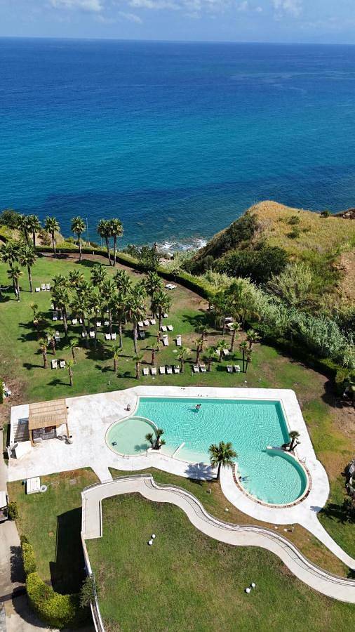 Resort per 3 persone, con Terrazza e Giardino nonché Piscina a Tropea