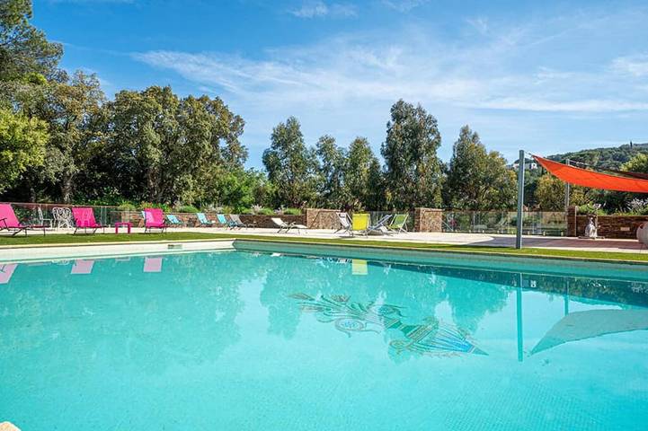 Gîte pour 4 personnes, avec jacuzzi ainsi que terrasse et jardin