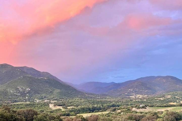 Location de vacances pour 4 personnes, avec terrasse et jardin à Granace