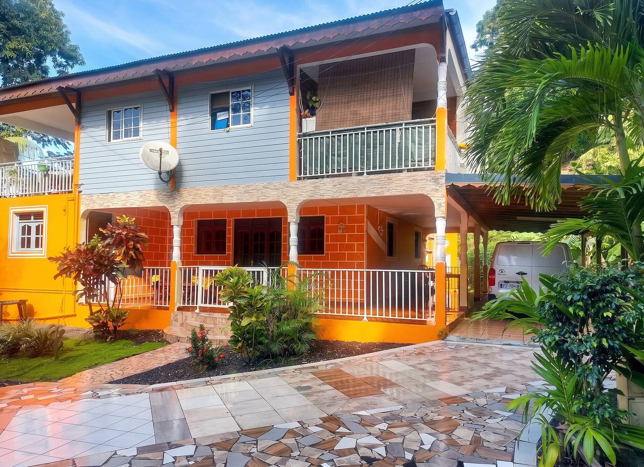 Casa encantadora en Pointe Noire, vista a montaña, jardín privado in Pointe-Noire, Guadalupe