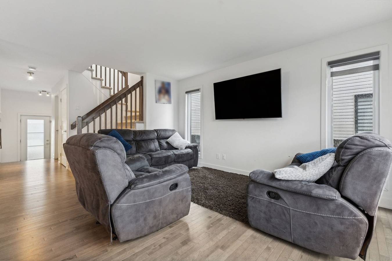 Disfrute de un interior luminoso y acogedor con comodidad in Gatineau, Quebec