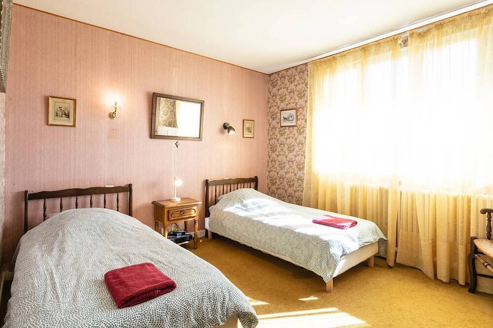 Family home near Rocamadour with garden and wifi in Alvignac, Causses du Quercy Regional Nature Park