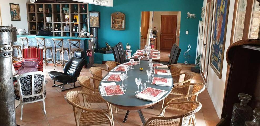 Location de vacances pour 2 personnes, avec terrasse et vue ainsi que jardin et piscine à OMS (homonymie) - 2