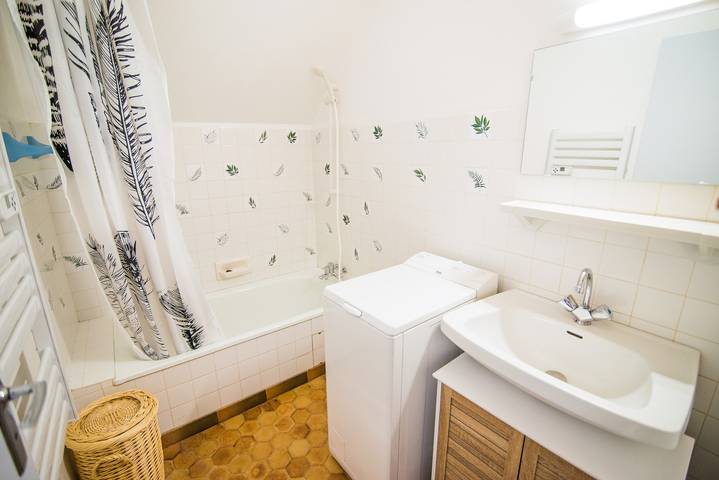 Ganze Wohnung, Ferienwohnung für 4 Personen mit Balkon in Saint-Léger-les-Mélèzes, Nationalpark Écrins