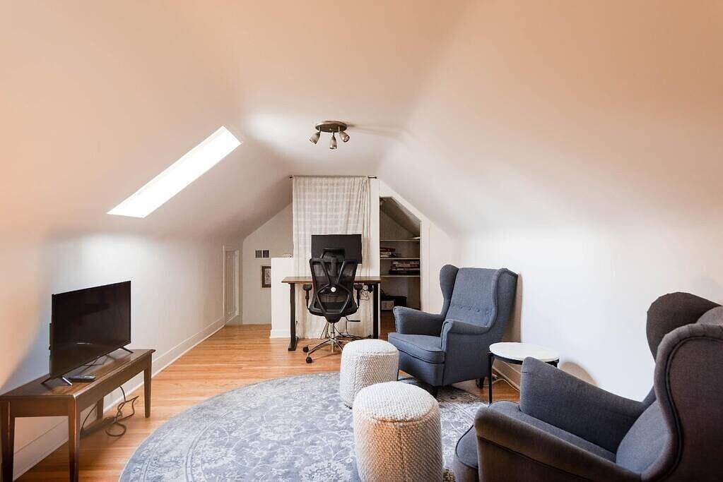 Christmas Tree - Best Neighborhood - Royal Oak in Oakland County