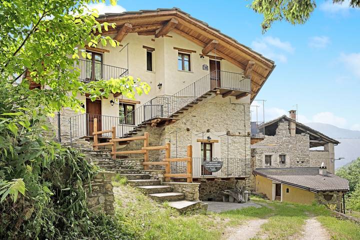 Entire apartment, Holiday Apartment "Arnica Tano Di Grich" with Mountain View, Shared Terrace & 2 Balconies in Prazzo, Cuneo Province
