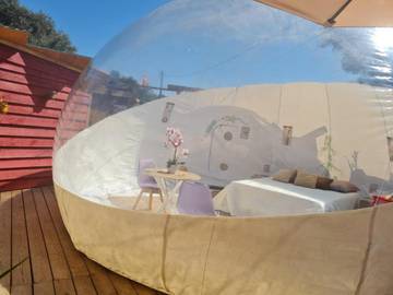 Tente pour 2 personnes, avec jardin ainsi que terrasse et jacuzzi dans le Var