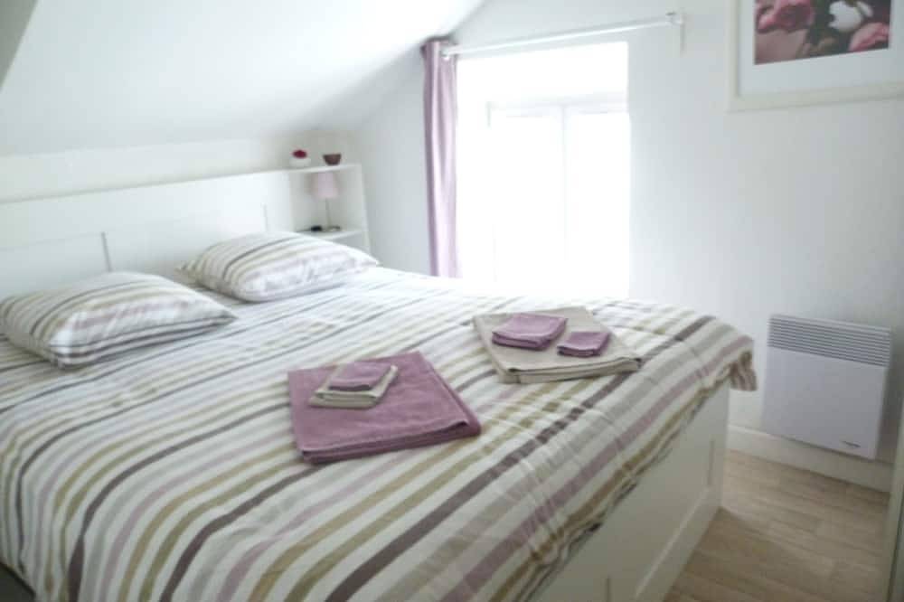 Quiet, small house with terrace, in the center of Bayeux in Bayeux, Bayeux en omgeving