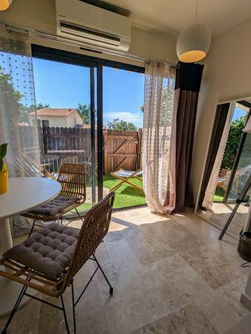 Gîte pour 4 personnes, avec bassin pour enfant ainsi que piscine et terrasse, animaux acceptés à Saint-Vallier-de-Thiey