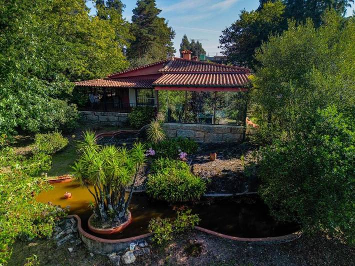 Location de vacances pour 11 personnes, avec vue sur le lac et balcon ainsi que jardin et piscine dans Santo Tirso