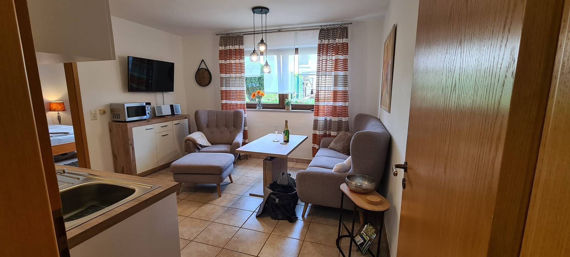 Ganze Wohnung, Ferienwohnung 'Zum Plauderbaum' mit privater Terrasse, privatem Garten und privater Außenwhirpool  in Balve, Märkischer Kreis